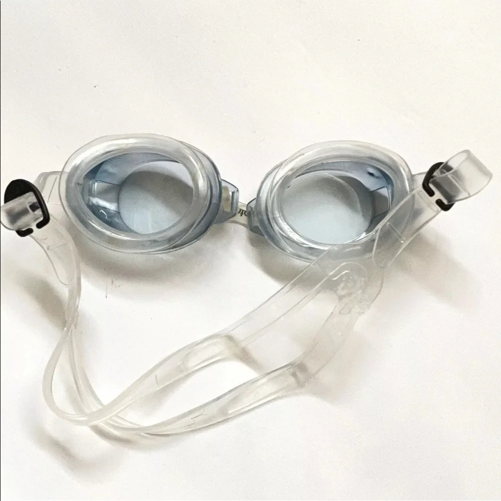 Clear Adjustable Small Lense Water Swimming goggles In Travel Necklace Container